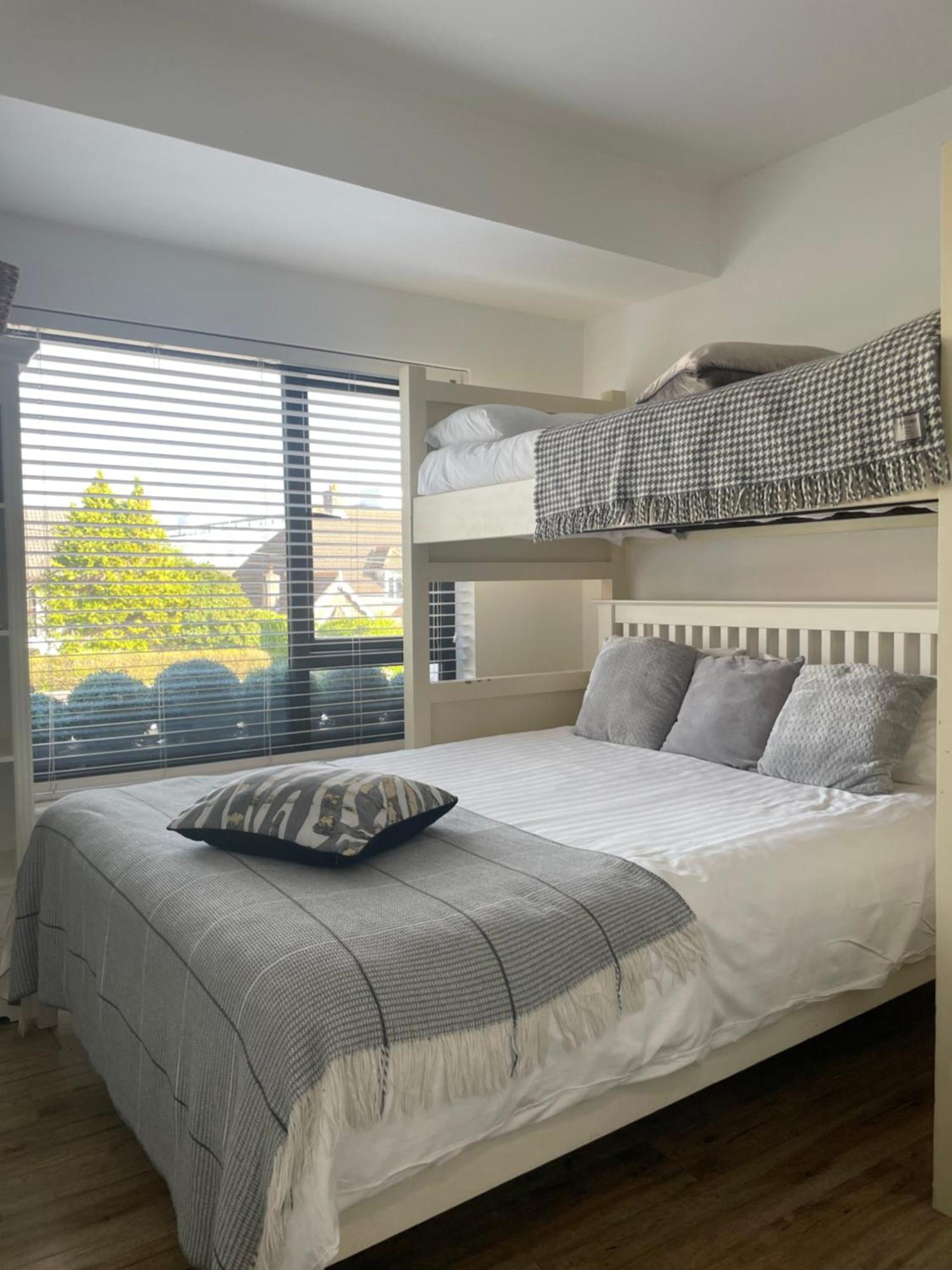 Mocha Newcastle Bed and Breakfast Γκάλγουεϊ Εξωτερικό φωτογραφία