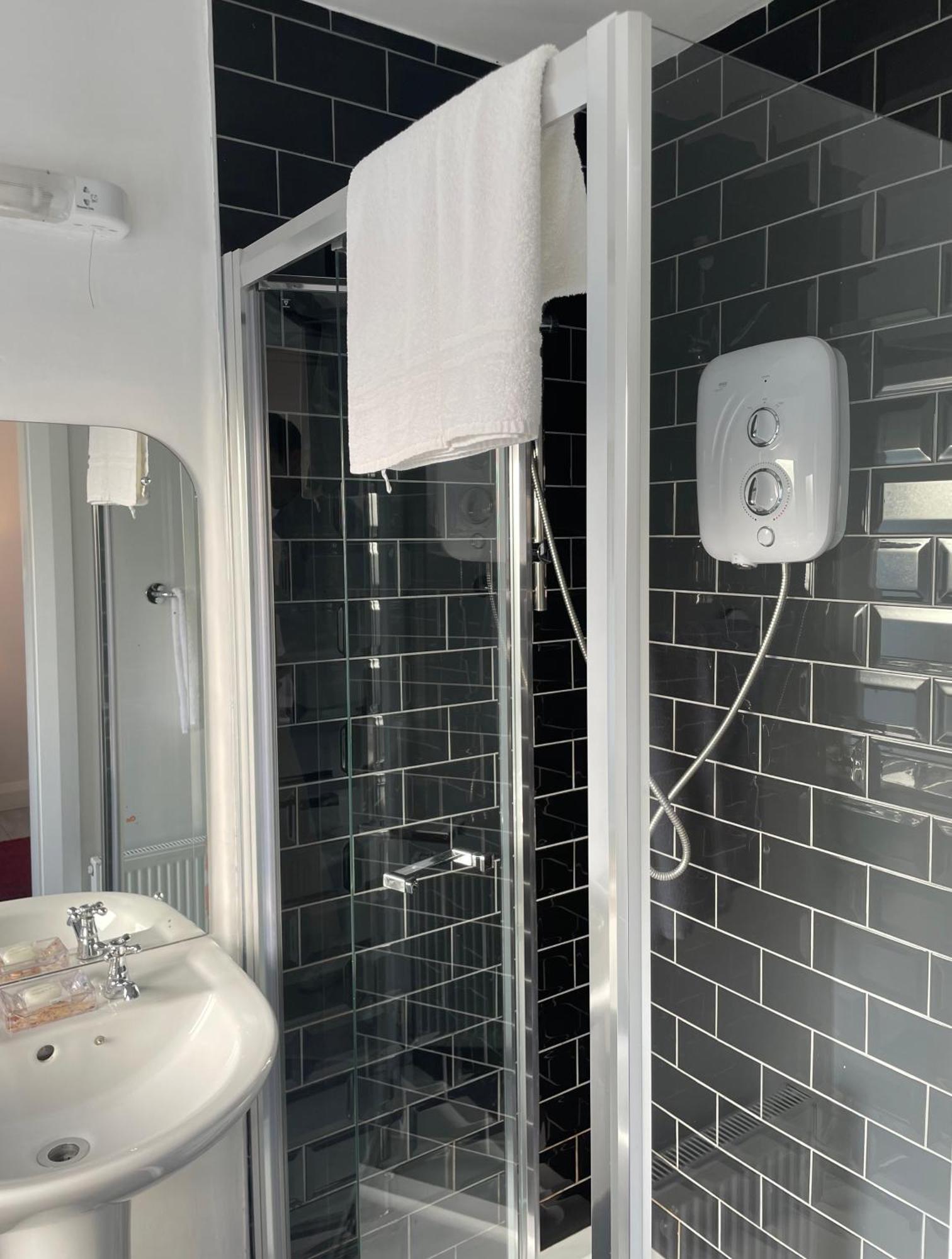Mocha Newcastle Bed and Breakfast Γκάλγουεϊ Εξωτερικό φωτογραφία