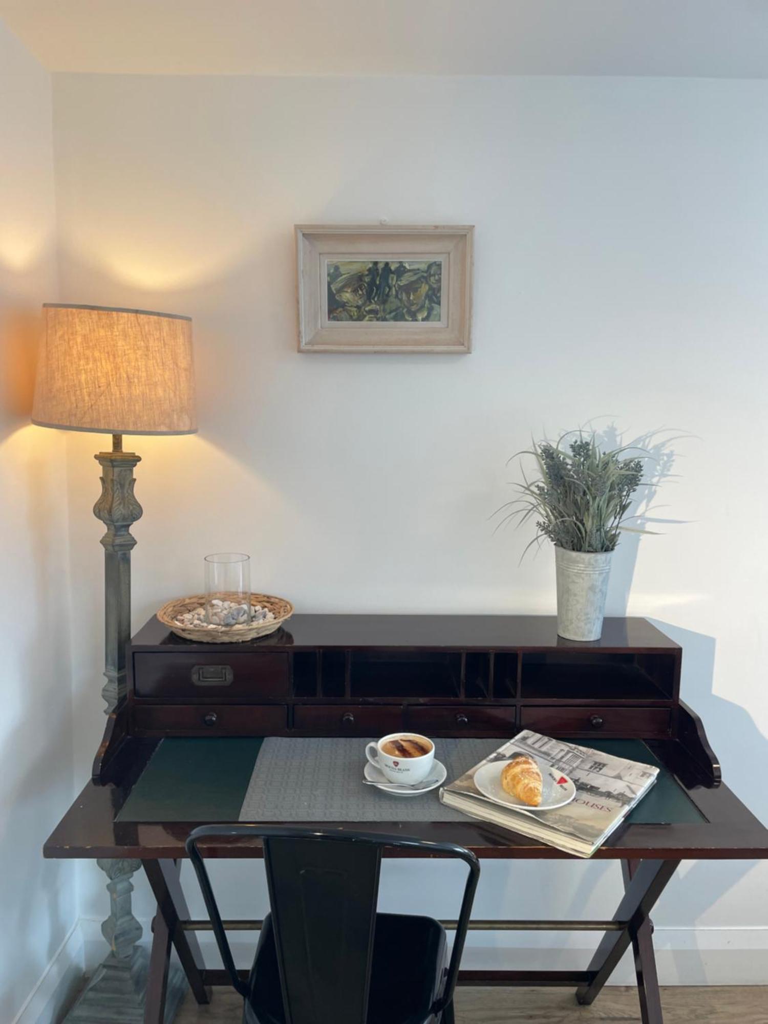 Mocha Newcastle Bed and Breakfast Γκάλγουεϊ Εξωτερικό φωτογραφία