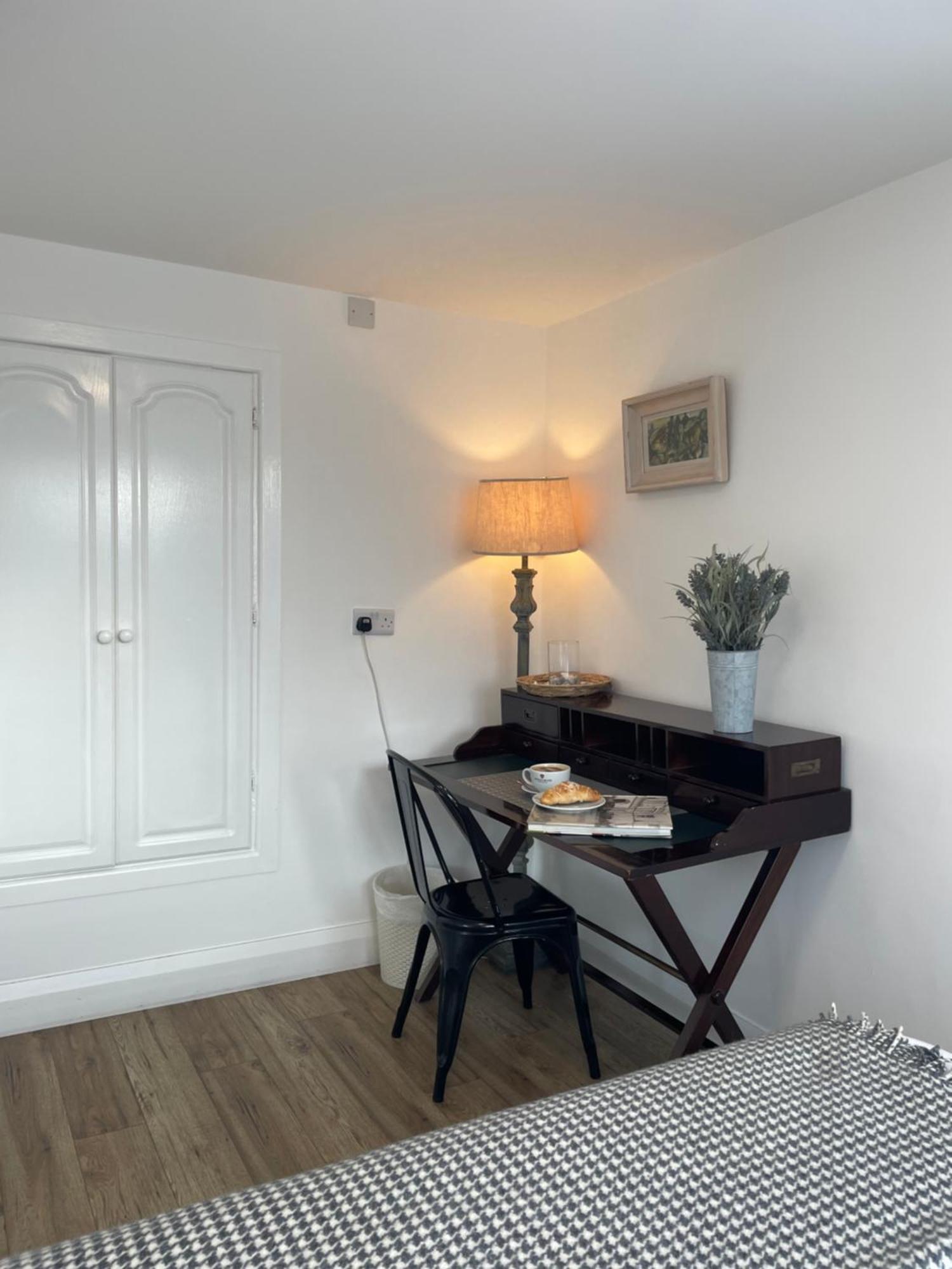 Mocha Newcastle Bed and Breakfast Γκάλγουεϊ Εξωτερικό φωτογραφία